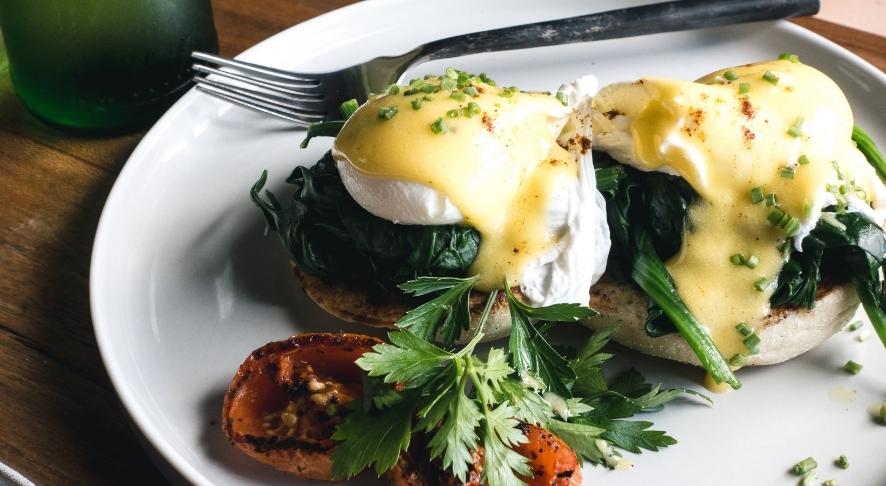 Eggs Florentine Benedict and Grilled Tomatoes